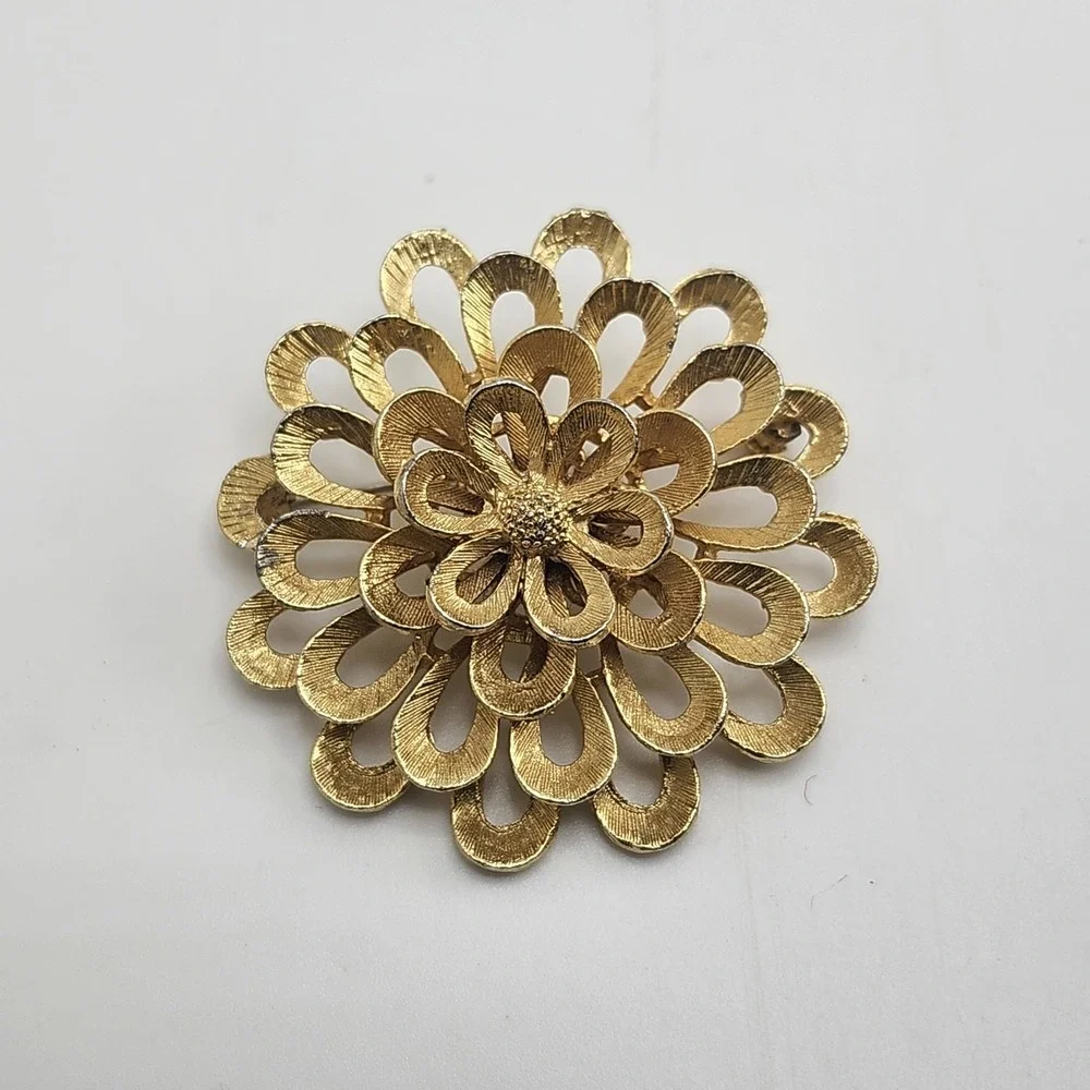 Vintage Gold Tone 3D Flower Brooch Open‎ Work